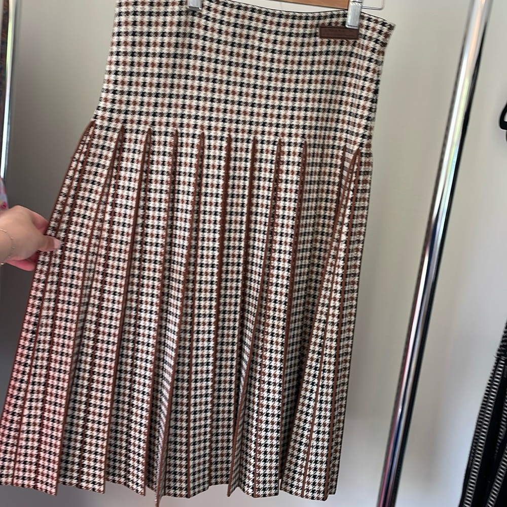 Apparelel Box Pleat skirt